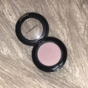 Mac Eyeshadow (Yogurt)